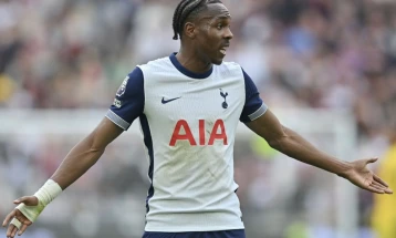 Тотенхем со поддршка за Тел по расистичките навреди упатени кон него по завршувањето на Суперкупот