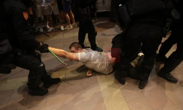 Дачиќ: Демонстрантите се одговорни за најголемиот број повредени во протестите во Србија