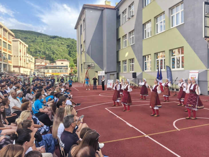 Францускиот караван на солидарноста донираше училиштен прибор во Крива Паланка 