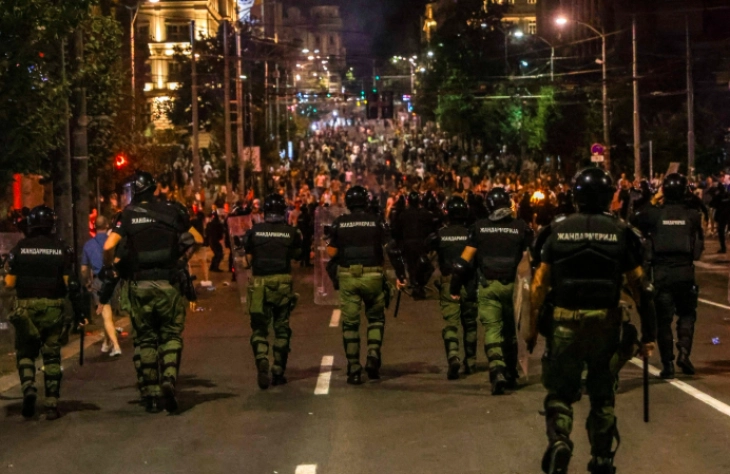 Protests against Serbian government turn violent again