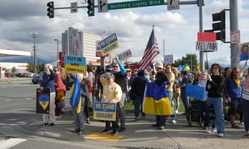 Protestë proukrainase në Enkorixh para takimit mes Trampit dhe Putinit 