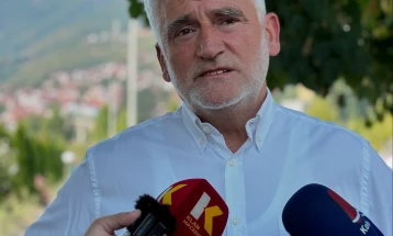 Menduh Thaçi bëri homazhe te varri i Arbën Xhaferit