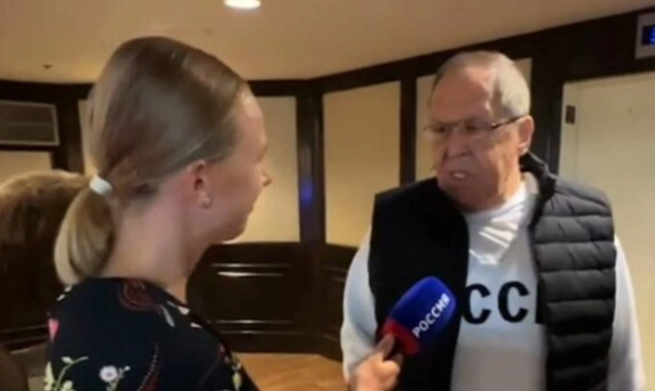 Лавров пристигна на Алјаска во џемпер со натпис „СССР“