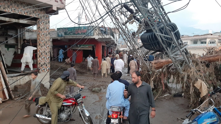 Повеќе од 320 мртви во обилните дождови во Пакистан