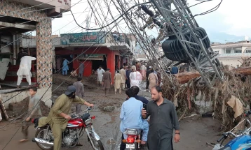 Më shumë se 320 të vdekur nga shirat e rrëmbyeshëm në Pakistan