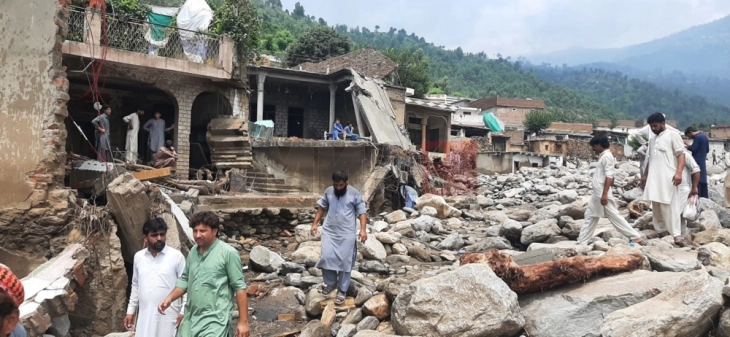 Reshjet monsune në Pakistan: 350 të vdekur, kërkohen 150 të zhdukur