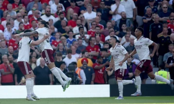 Arsenal off to winning start at Utd, Chelsea and Palace in stalemate