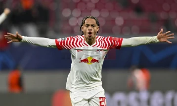 Simons dëshiron të transferohet në Çellsi, pavarësisht interesit nga Bajerni dhe Mançester Siti