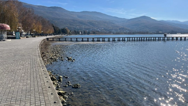 Водостојот на Охридското Езеро денеска на котата 693,26 метри надморска височина, температурата на водата 23,5 степени