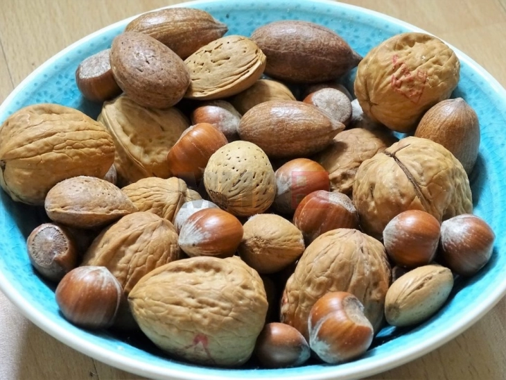 Полн грст бадеми штити од оксидативен стрес