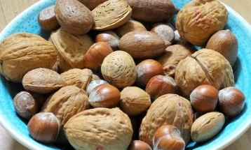 Полн грст бадеми штити од оксидативен стрес