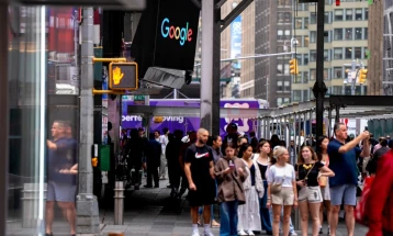 Policia njujorkeze ka mbyllur Tajms Skuer dhe banorëve u këshillohet të shmangin qëndrim në atë zonë