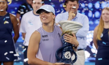 Полската тенисерка Ига Швјонтек ноќеска ја победи Италијанката Јасмин Паолини во финалето на турнирот во Синсинати.