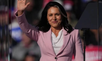 Габард им укина овластувања на 37 разузнавачи поради изјава за руско мешање во изборите во 2016 година