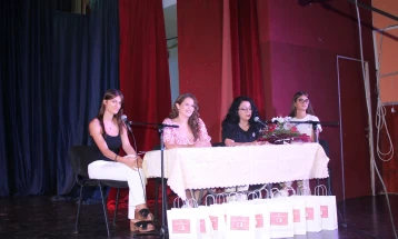 ООУ „Габерот“ Кавадарци: Нашата талентирана ученичка Весна Мартинова го издаде својот прв роман 