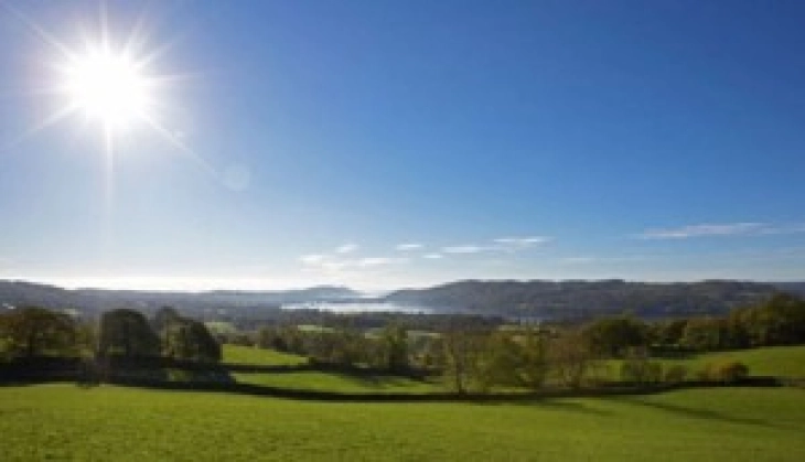 Сончево и топло со локална облачност, за викендот температурите во опаѓање