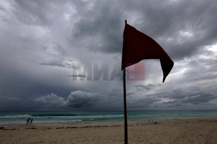 Uragani Erin sjell erëra të fuqishme dhe përmbytje në Karolinën e Veriut