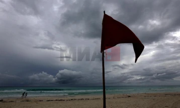 Uragani Erin sjell erëra të fuqishme dhe përmbytje në Karolinën e Veriut