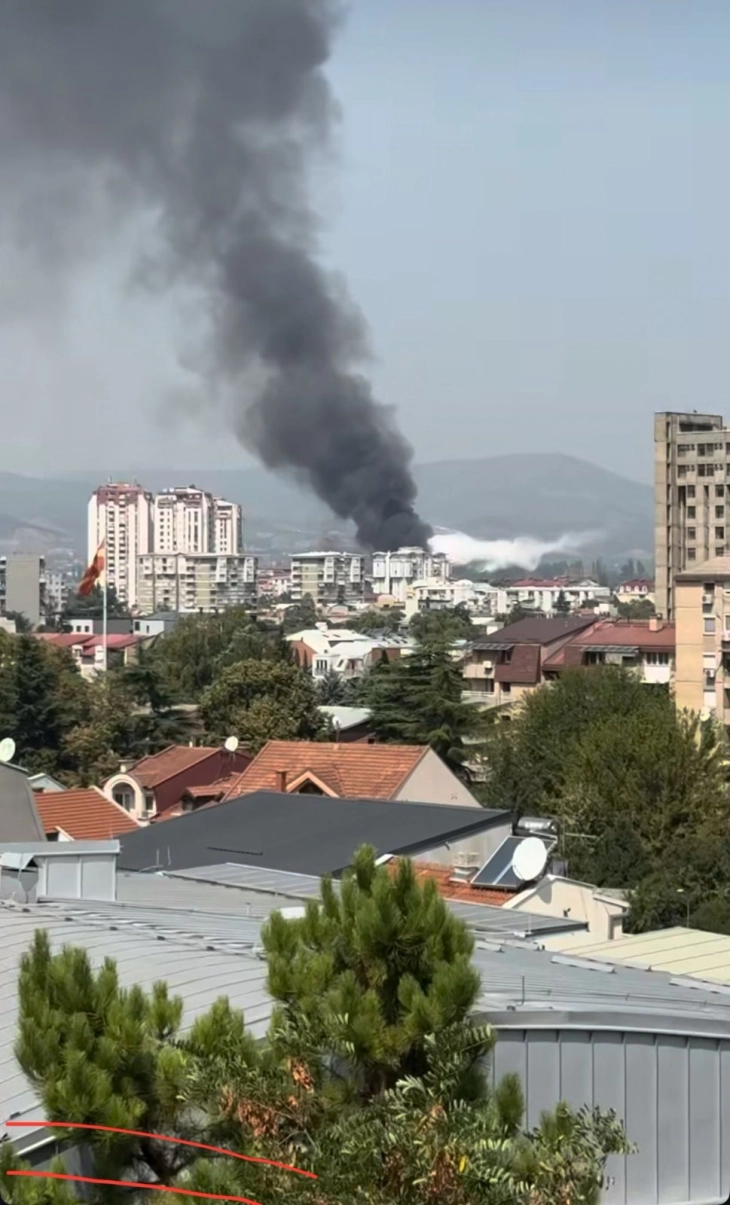 Ангелов: Се става под контрола пожарот кај бараките „лепенки“ во  Карпош, нема информации за повредени