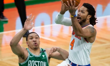 НБА: Чикаго го повлече дресот со бројот 1 во чест на Дерик Роуз