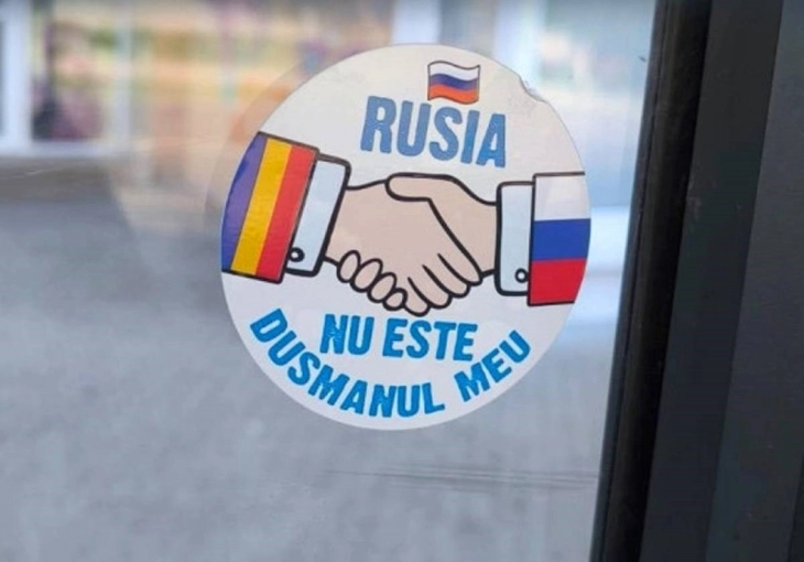 Кремљ започна нова пропагандна кампања низ Европа, лиферува налепници „Русија не е мој непријател“