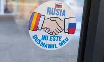 Кремљ започна нова пропагандна кампања низ Европа, лиферува налепници „Русија не е мој непријател“