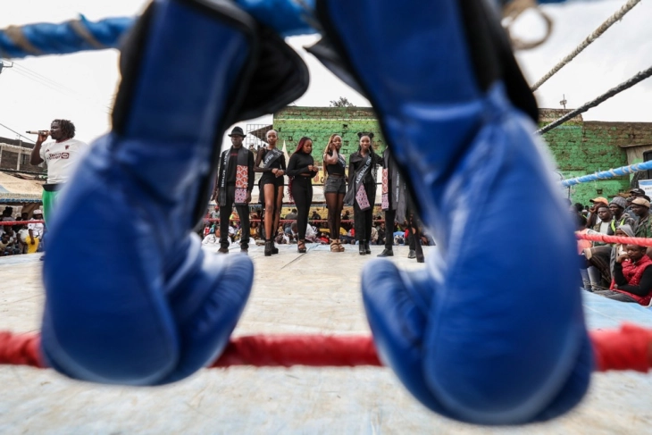 Јапонски боксер во кома откако колабираше во рингот