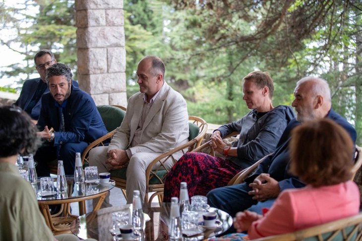 Сиљановска Давкова се сретна со делегација на раководството на Струшките вечери на поезијата