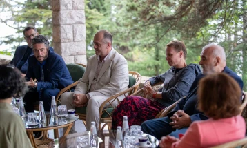 Сиљановска Давкова се сретна со делегација на раководството на Струшките вечери на поезијата