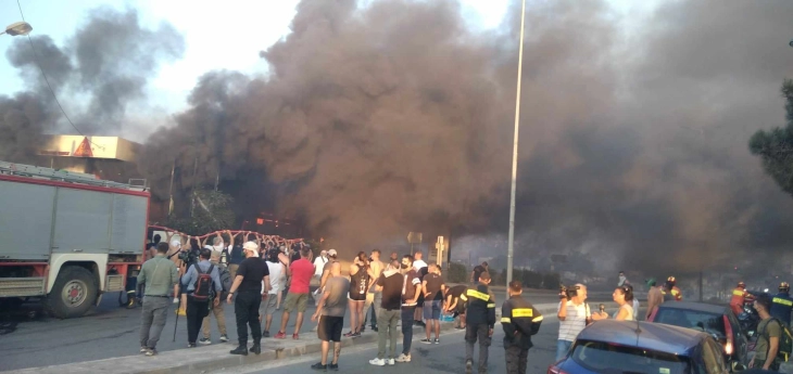 Një viktimë, shtëpi të djegura, ndërtesa dhe dëme të mëdha materiale nga zjarri në rajonin më të gjerë të Athinës