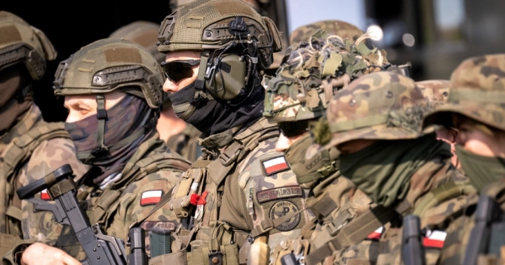 Речиси две третини од Полјаците се против испраќањето војници во Украина