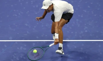 УС Опен му ја одзема акредитацијата на фоторепортерот кој предизвика прекин на мечот Медведев – Бонци