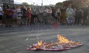 Trampi me urdhër për dënime të rënda për djegien e flamurit amerikan