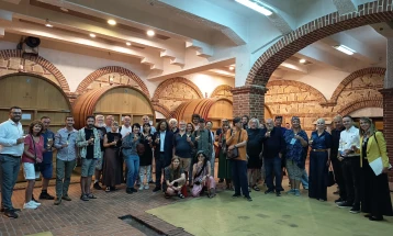 Поетите од „Струшки вечери на поезијата“ ја посетија винаријата „Тиквеш“ по повод 140 годишниот јубилеј