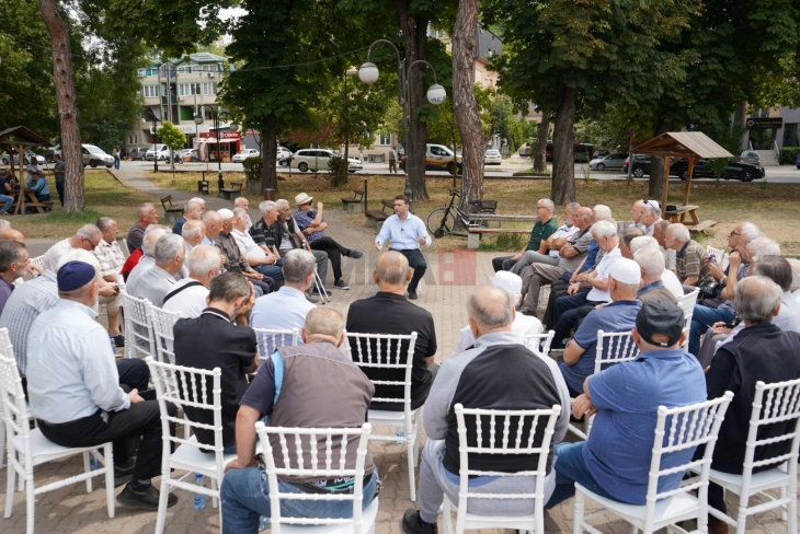 Osmani me pako masash për pensionistët: ndihmë financiare, spital mobil dhe “Kartela Vitet e Arta”