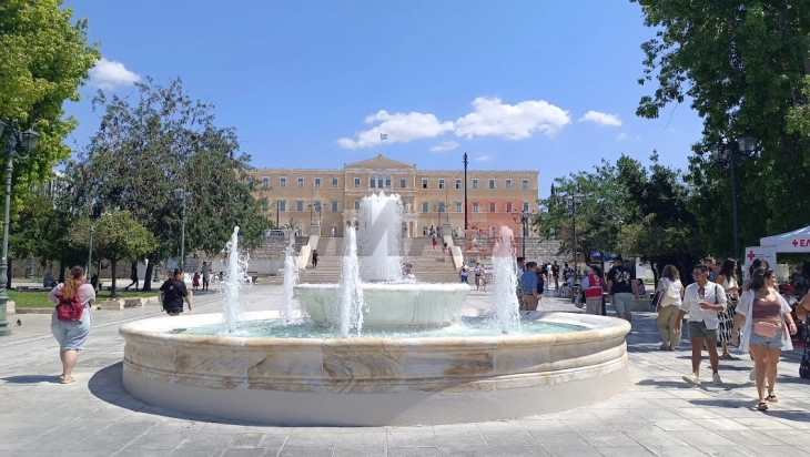 Исчистена и конзервирана историската фонтана од 1872 година во центарот на Атина