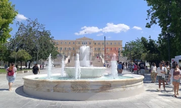 Исчистена и конзервирана историската фонтана од 1872 година во центарот на Атина