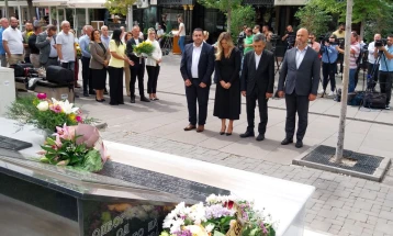 Gov’t delegation lays flowers at Mother Teresa’s memorial plaque on 115th birth anniversary