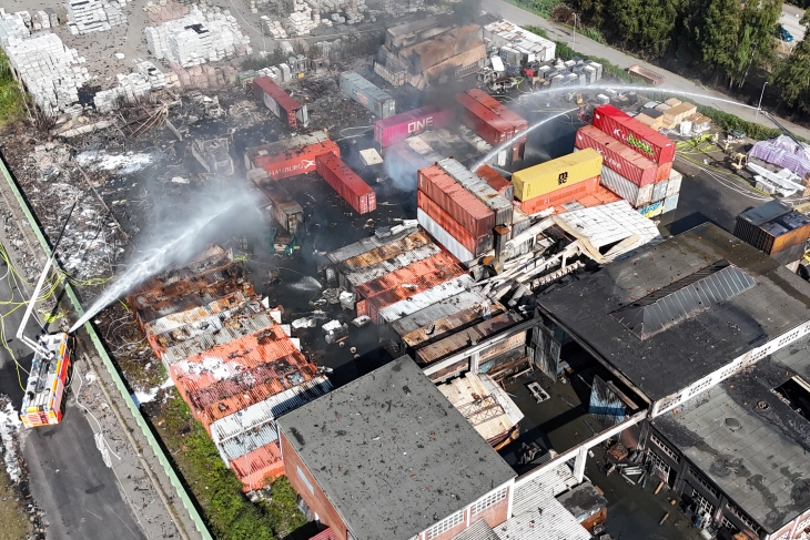 Zjarri i madh në portin e Hamburgut është shuar