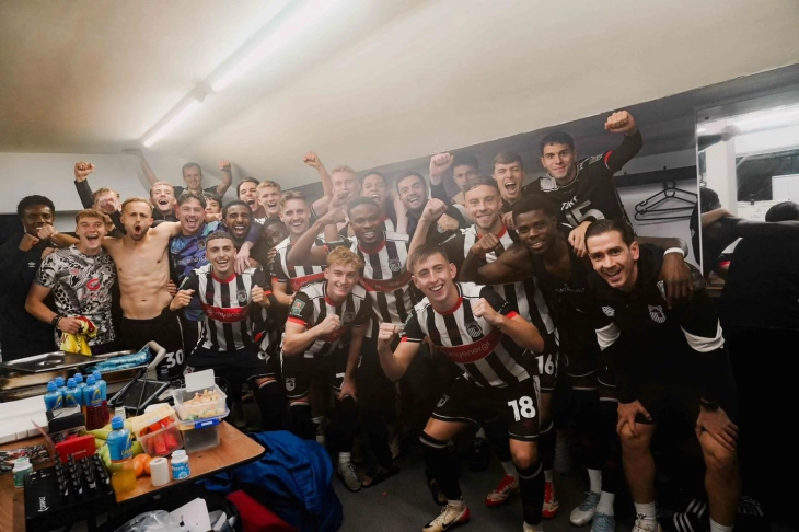 Четвртолигашот Гримсби Таун испиша историјата со елиминацијата на Манчестер јунајтед во англискиот Лига Куп