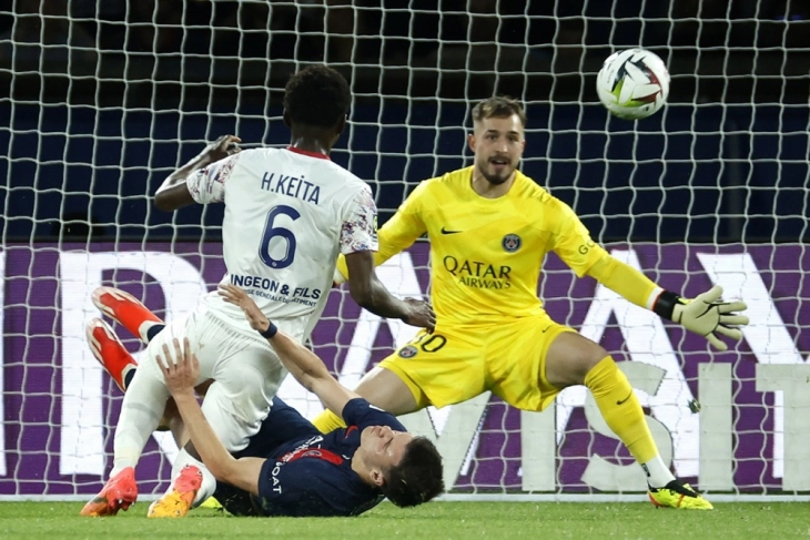 Голманот Тенас од ПСЖ во Виљареал