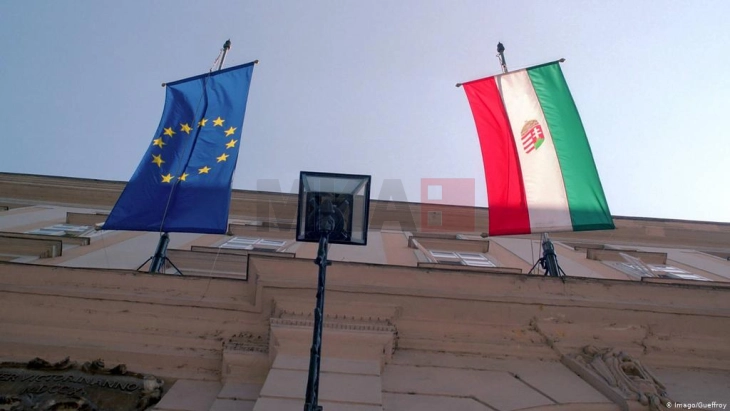 Hungaria padit BE-në për përdorimin e interesave të fondeve të ngrira ruse për të ndihmuar Ukrainën