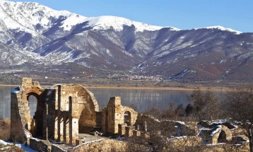 Во Преспа отворена изложбата „По материјата“ – уникатен уметнички проект што ги поврзува Грција, Албанија и Северна Македонија