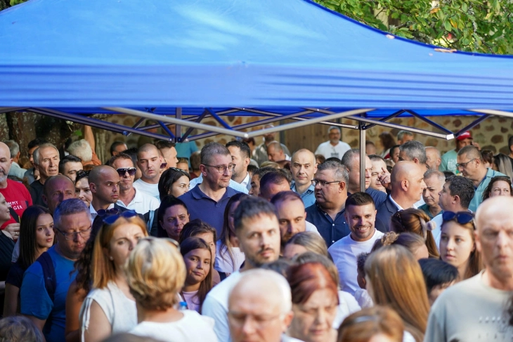 Мицкоски на Голема Богородица го посети манастирот во Берово