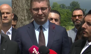 Mickoski në kontroll të aktiviteteve ndërtimore në rrugën shtetërore A2, qarkorja “Kriva Pallankë”