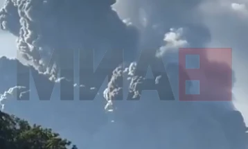 Shpërthim i vullkanit Shinmoe në Japoni, hiri u ngrit 5,5 kilometra në ajër