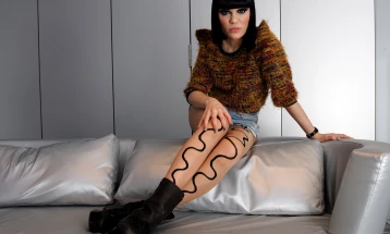 Jessie J postpones tour amid plans for second cancer operation