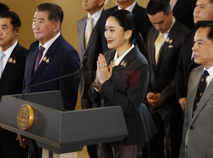 Тајландската премиерка разрешена по одлука на Уставниот суд