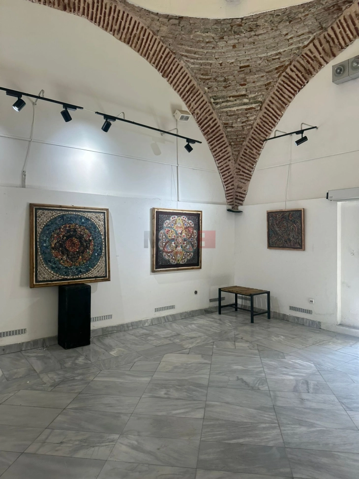 Отворена самостојна изложба на мозаици од камчиња „Природата во камен“ на Изет Зеќири