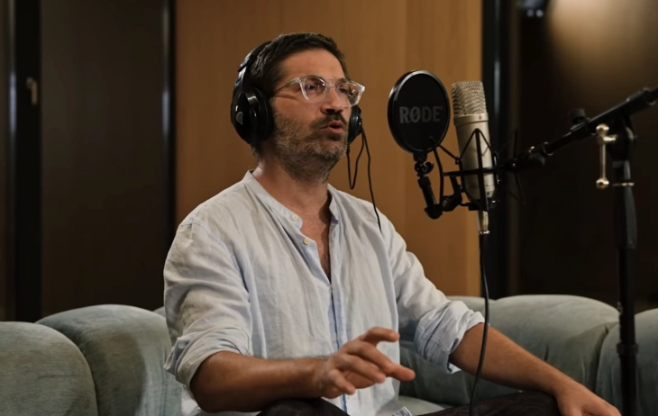 (ВИДЕО) Дурловски со своја изведба на песната „Црно му било пишано на Александар Турунџе“ во чест на големиот херој